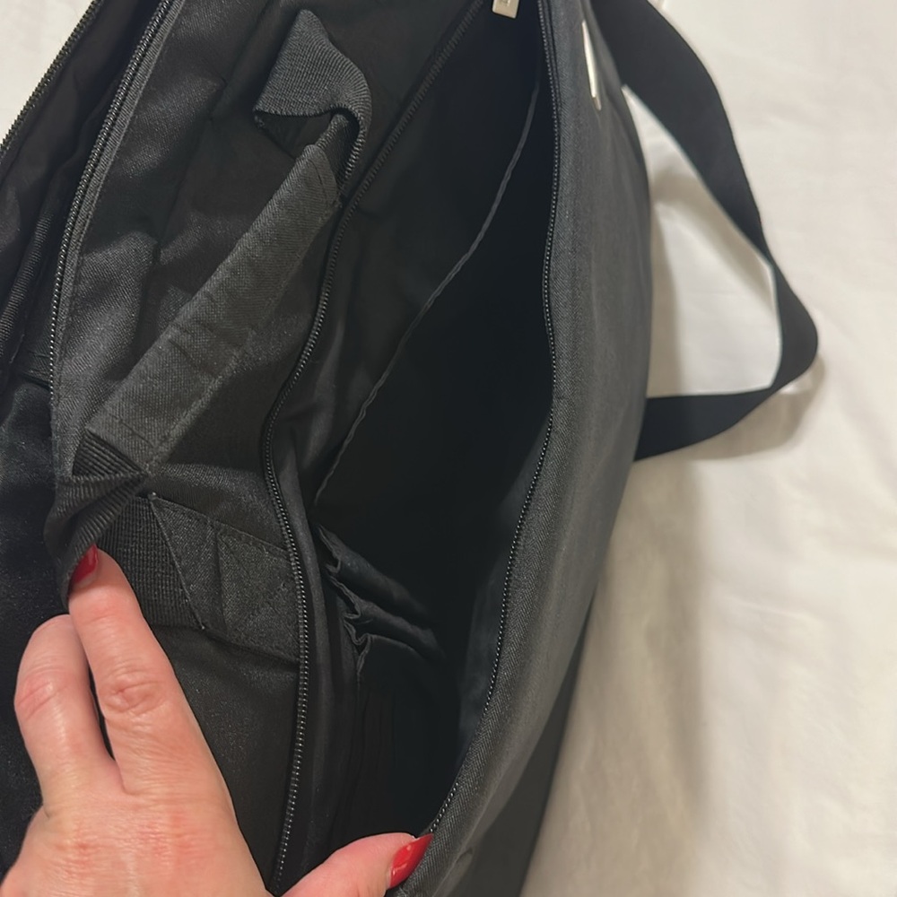 Voova laptop bag in black, EUC, measurements in pics. Front and back zip pocket - Picture 7 of 9